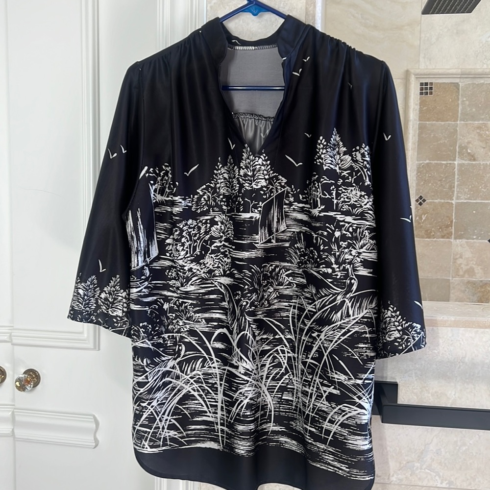 Woman top black asian print size M